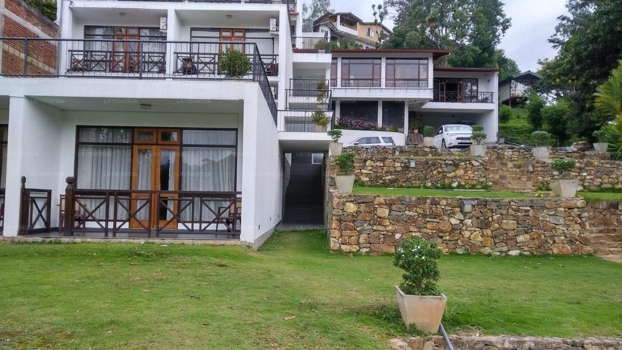 Hotel Alta Vista, Ella