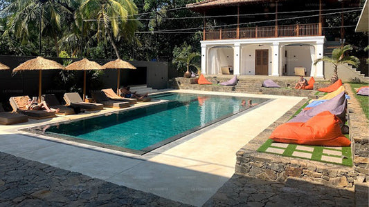 Salty Pelican, Hiriketiya