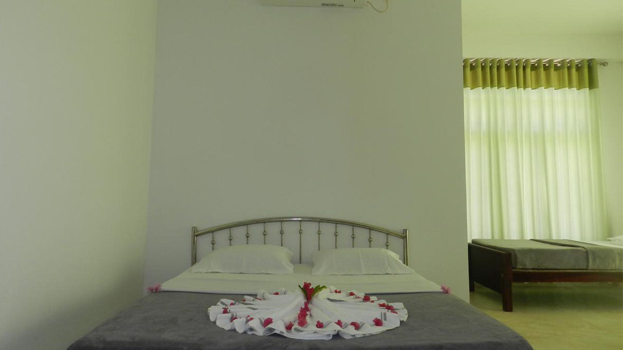 The Paradise Hotel, Kurunegala