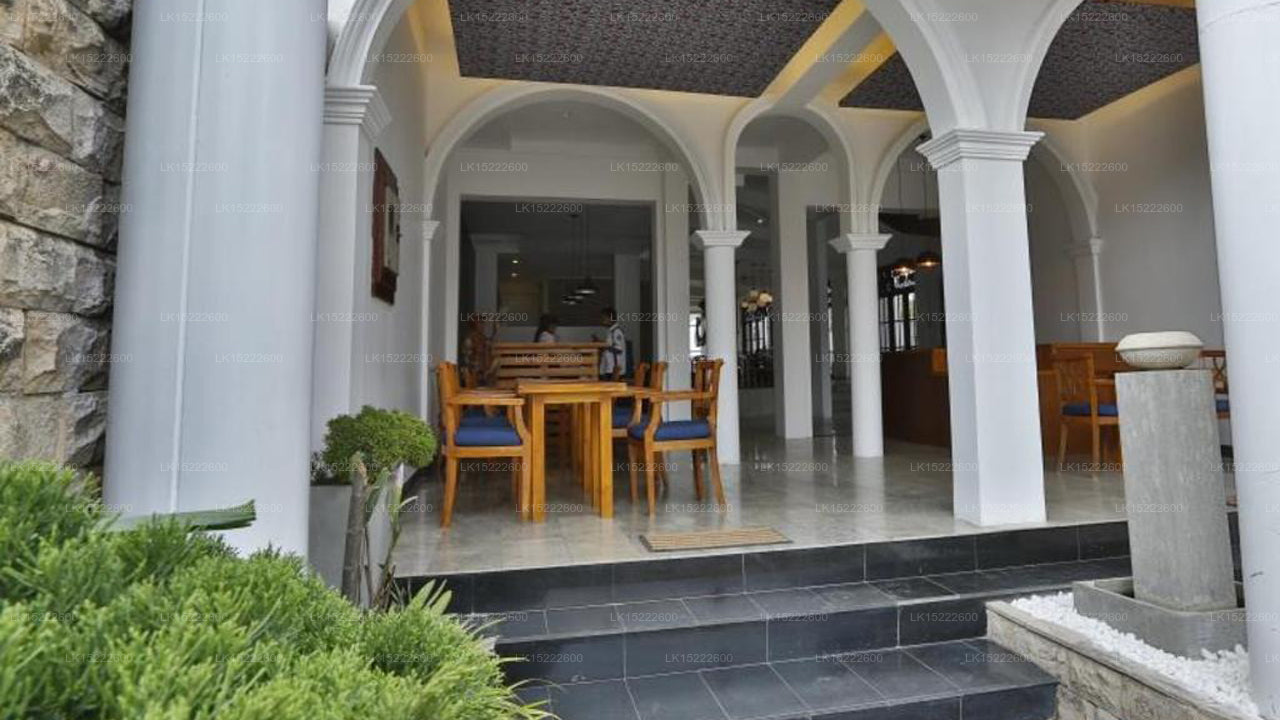 C Negombo, Negombo