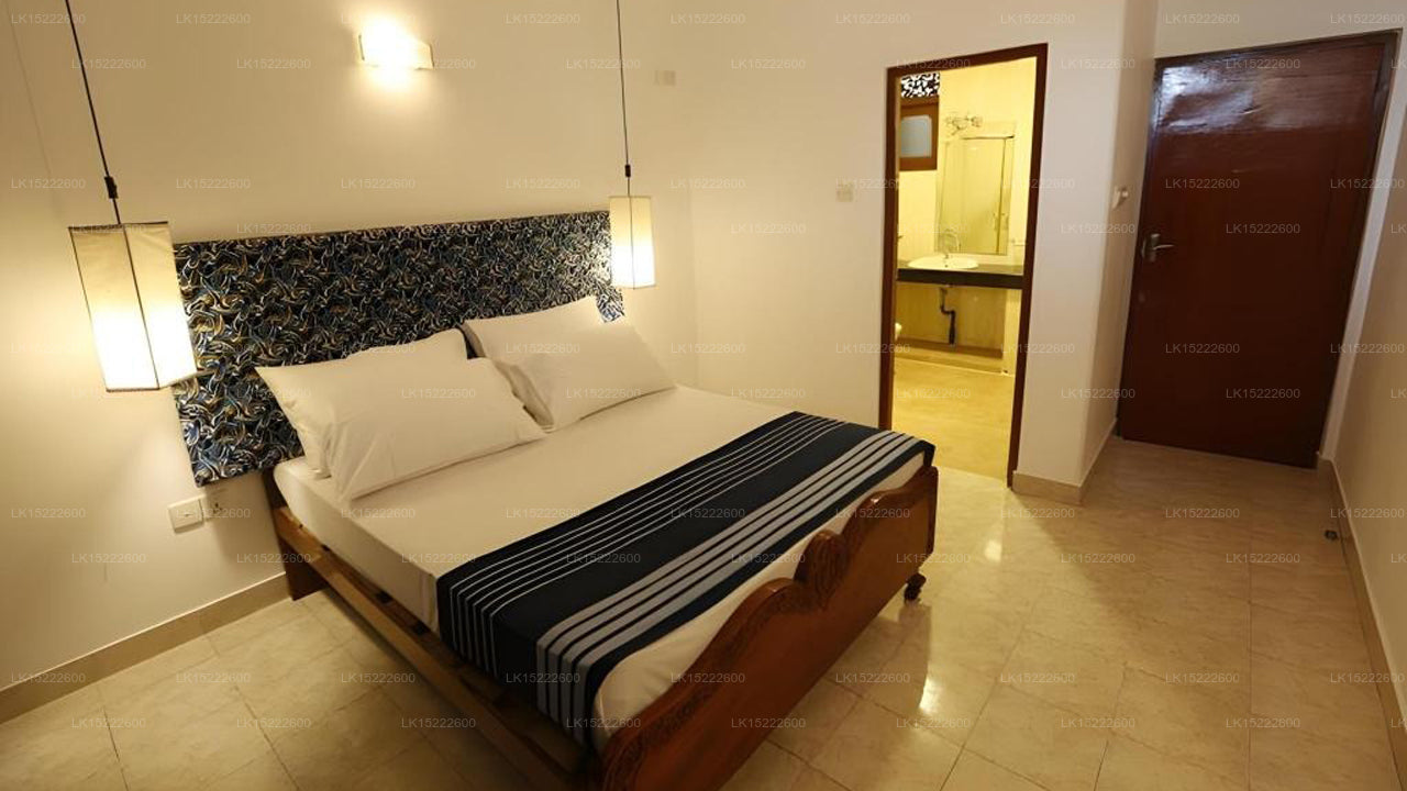 C Negombo, Negombo