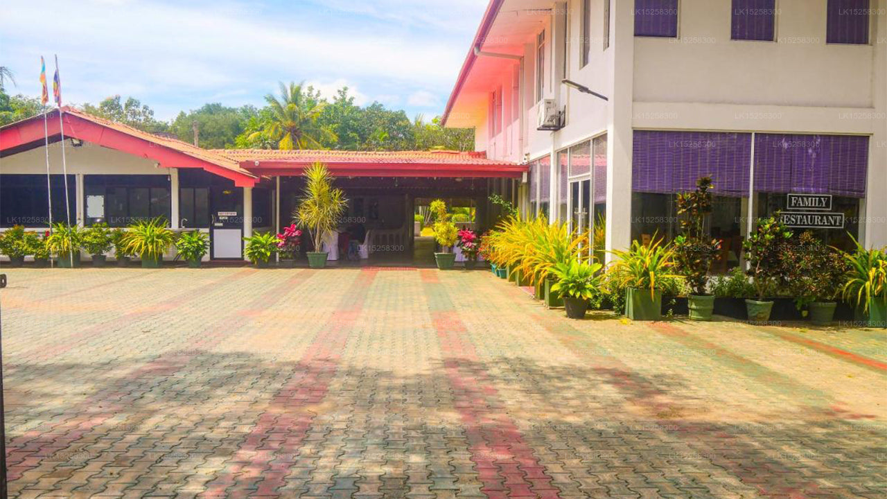 Visaka Hotel, Kataragama