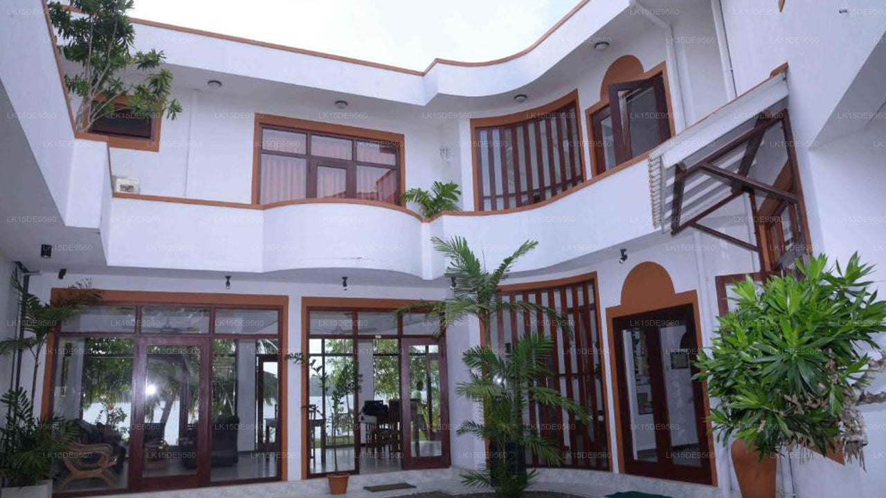 River Side Inn Fuji, Bentota