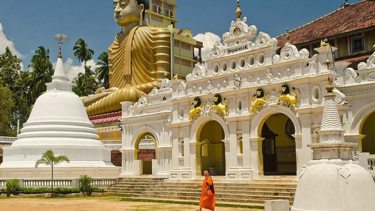 Hidden Temples and Secluded Coastlines from Galle City