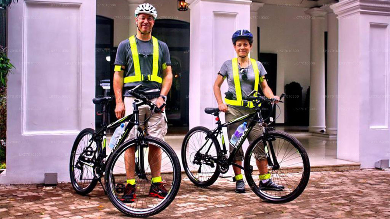 Colombo City Highlights by Bicycle